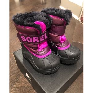 Sorel toddler snow boots with box